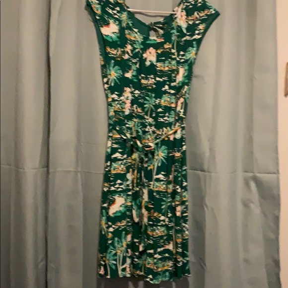 LC Lauren Conrad Dresses & Skirts - Lauren Conrad Pleated dress, Hawaiian print